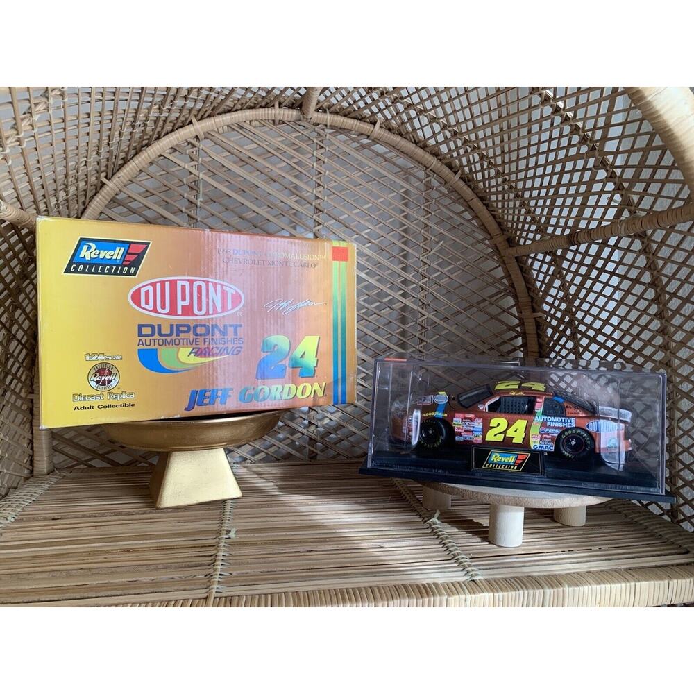 Jeff Gordon #24 1998 Diecast with Display Case